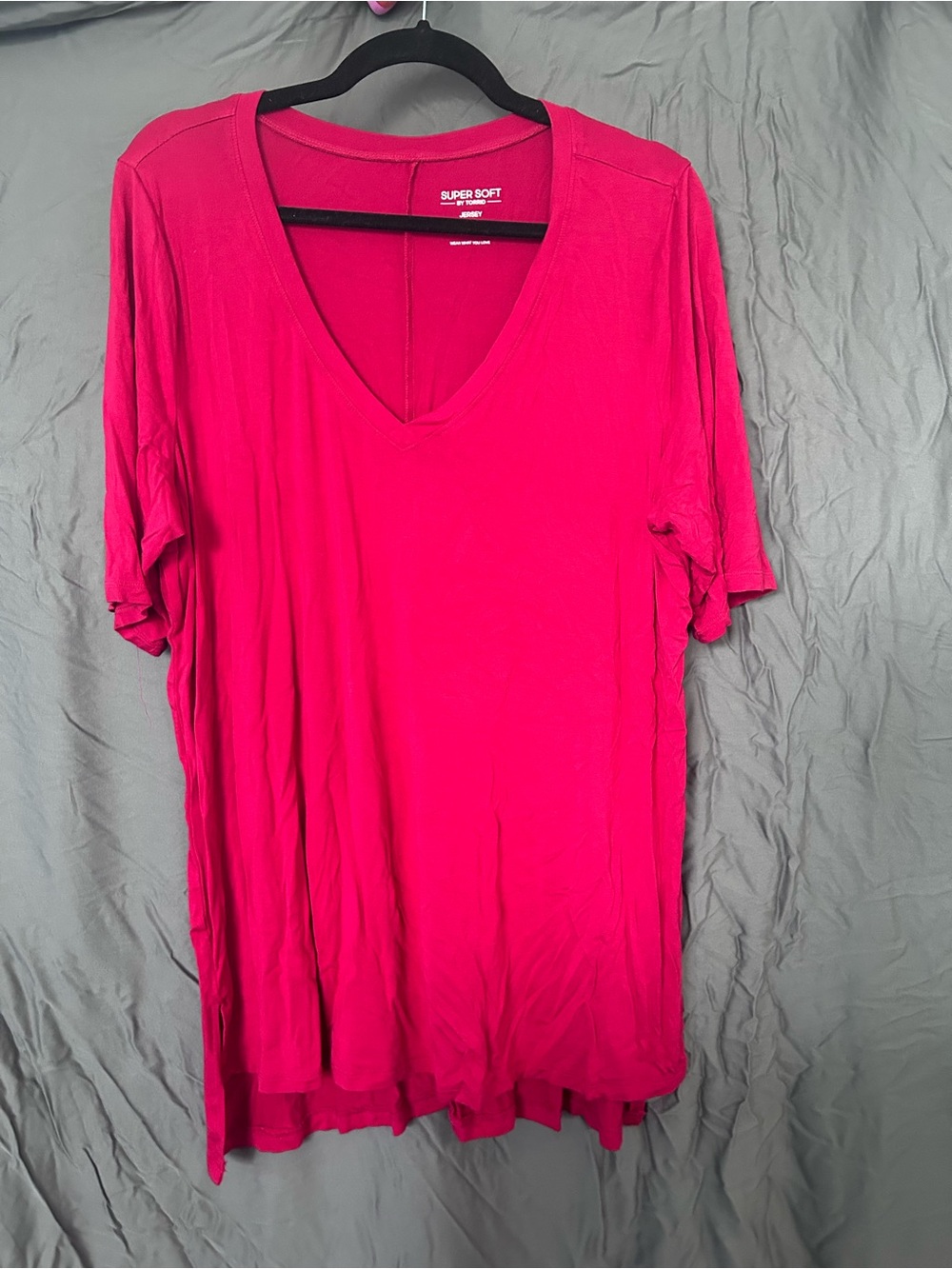 torrid red V-Neck Short Sleeve Tee